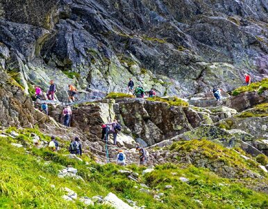 Miniatura: Ogromne kolejki w Tatrach. Tłumy turystów...