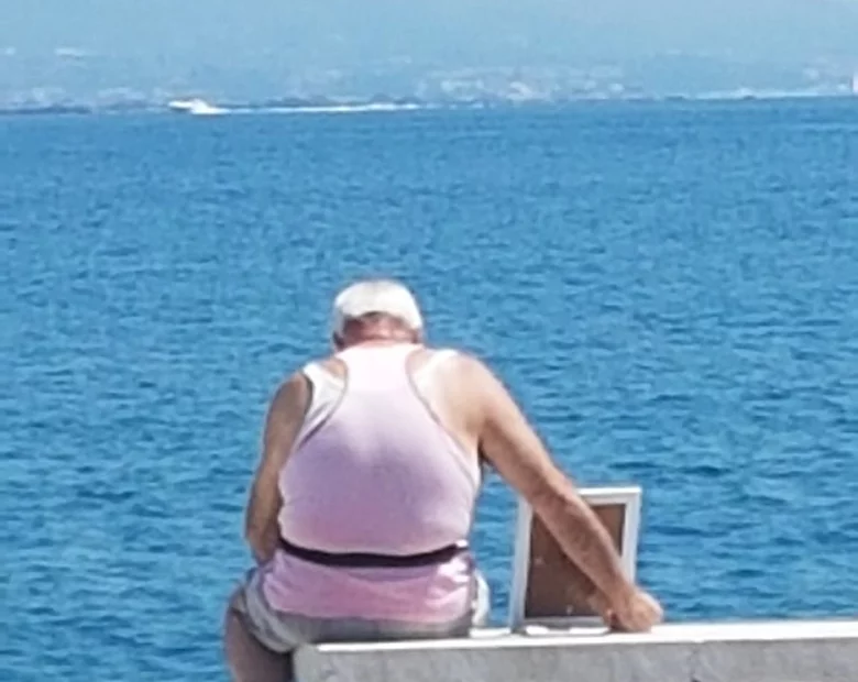 Miniatura: Wzruszające zdjęcie staruszka. Jego...