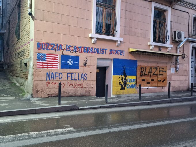 Napisy na ścianach w Tbilisi