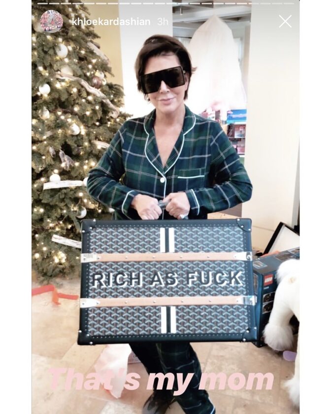 Kris Jenner z walizką 