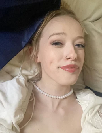 Amybeth McNulty 