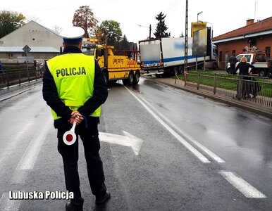 Miniatura: Wjechał TIR-em w Netto. Tragedia wisiała...