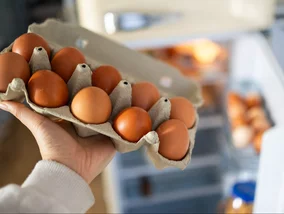 Miniatura: Jajka trzymasz na drzwiach lodówki?...