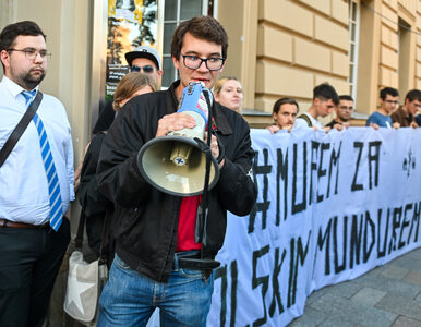 Protest w Krakowie przed prapremierą „Zielonej granicy”. Kilkaset osób...