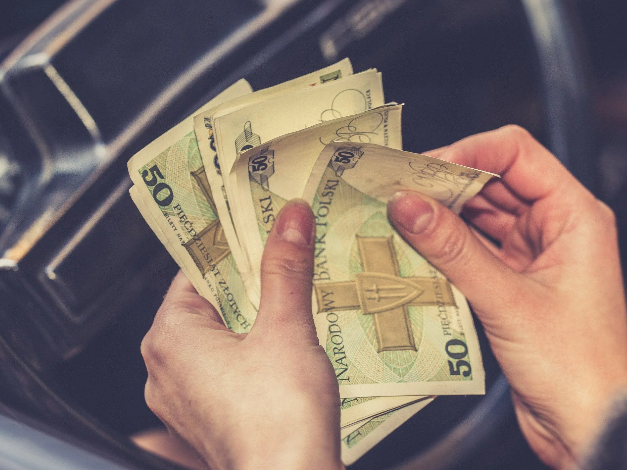 Banknoty PRL. Kto widniał na starych pieniądzach?