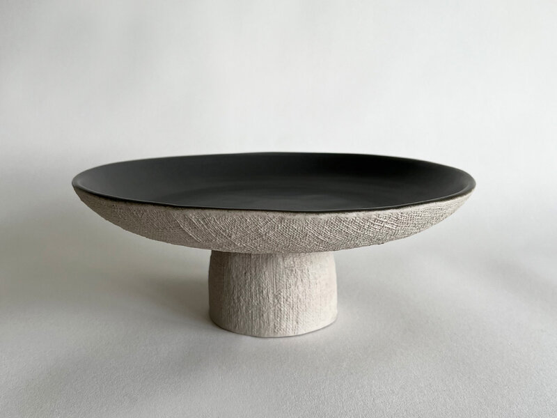 Brąz złamany czernią to&nbsp;nowa elegancja we&nbsp;wnętrzach