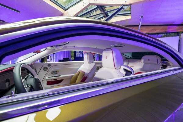 Miniatura: Rolls-Royce Spectre polska premiera