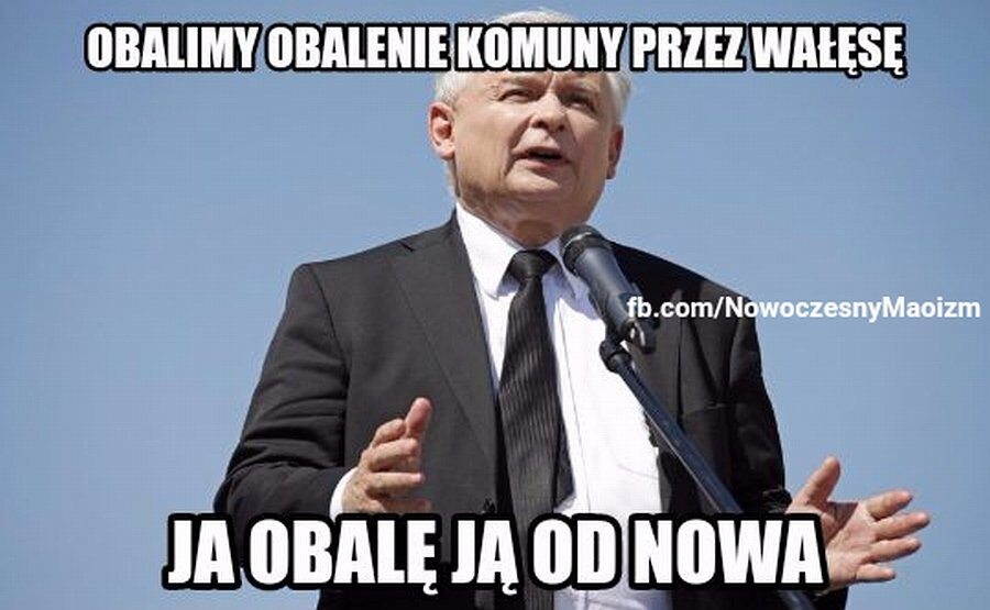 Mem zainspirowany tablicą z napisem „przebywali w hali” 