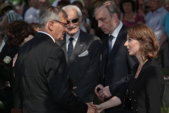 Minister Bogdan Zdrojewski i Kamila Łapicka (fot.PAP/Rafał Guz)