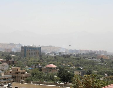 Miniatura: Talibowie otoczyli Kabul, zajęli bazę...