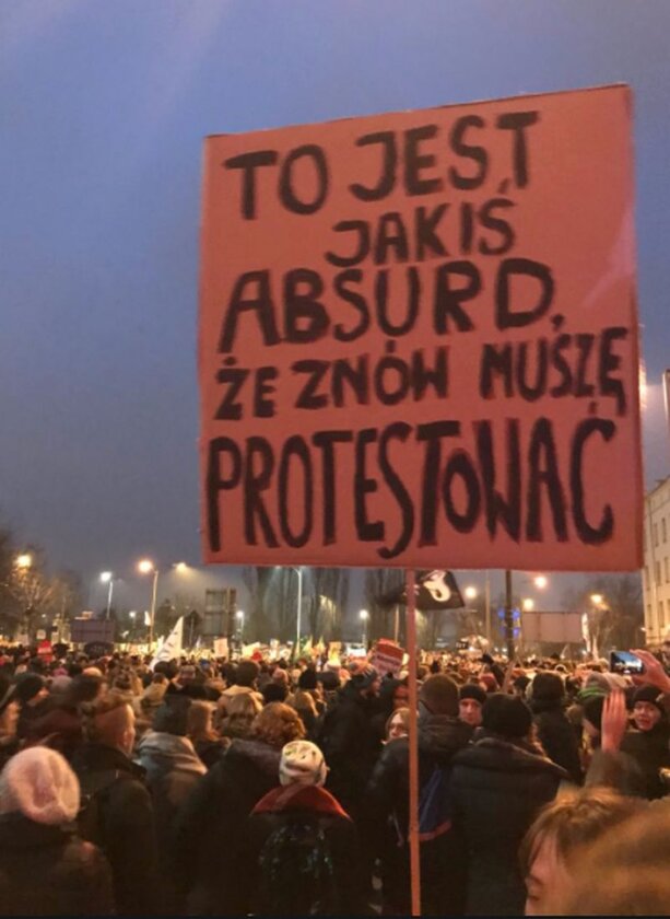 "To jest jakiś absurd, że znów muszę protestować" 