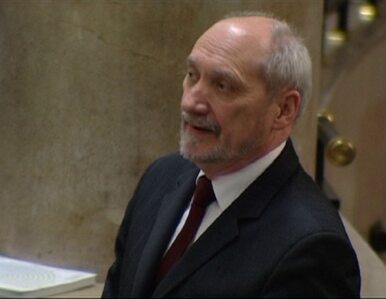 Miniatura: Macierewicz do młodzieży: czas wcale nie...