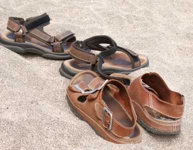 Miniatura: Ma 15 lat i ukradł sandały. Policja go...