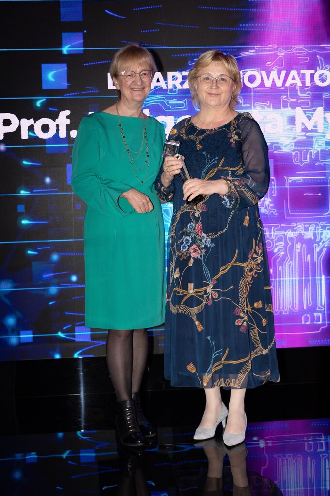 Katarzyna Pinkosz i prof. Małgorzata Myśliwiec
