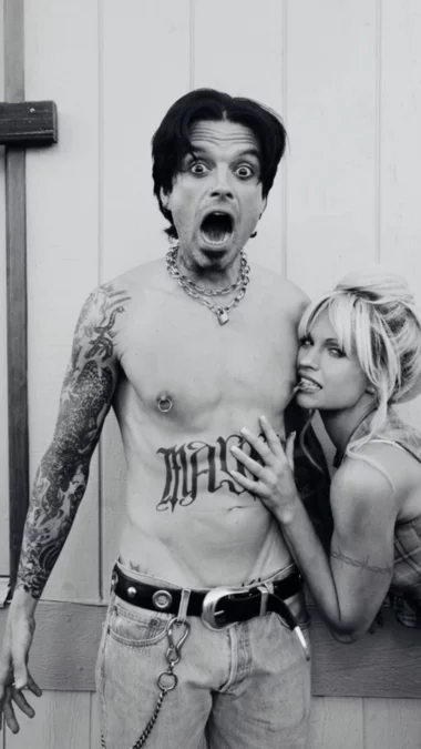 Zdjęcia bohaterów serialu „Pam & Tommy”