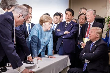 Szczyt G7. Angela Merkel dyskutuje z przywódcami 