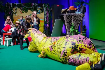 Dinozaur na konwencji PiS 