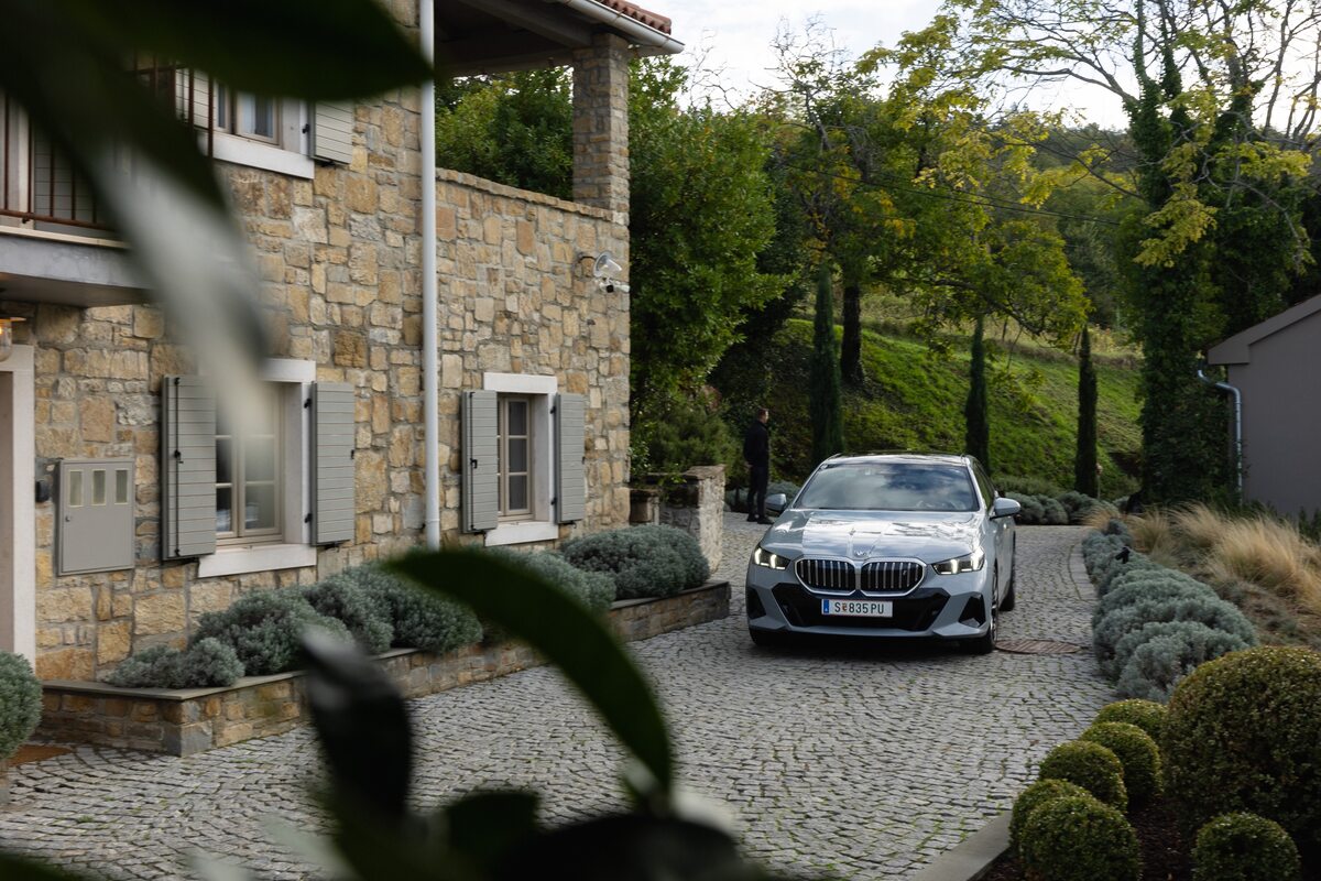 BMW i5 
