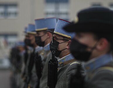 Miniatura: Ex-żołnierz ostrzelał policjantów i uciekł...