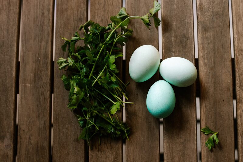 Natka pietruszki nada jajkom wielkanocnym delikatnie zielony kolor
