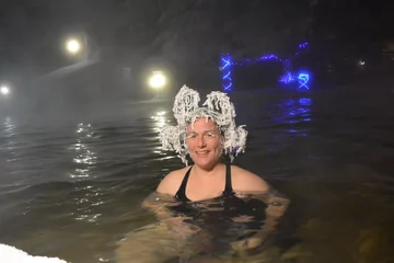 Uczestnicy "konkursu zamarzniętych włosów" 