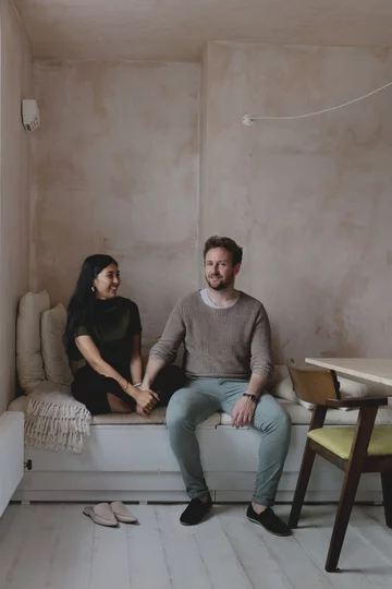 Śródziemnomorski klimat w pochmurnym Londynie, projekt Red Deer downloadfor.press, red deer