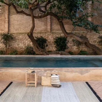 Dywany zewnętrzne marki Nanimarquina z oferty MO-Rugs 