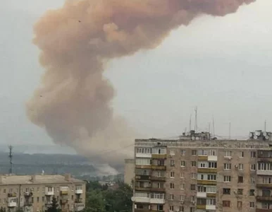 Miniatura: Siewierdonieck pod ostrzałem. Nad miastem...