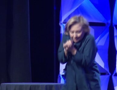 Miniatura: Hillary Clinton zaatakowana butem. "Czy to...