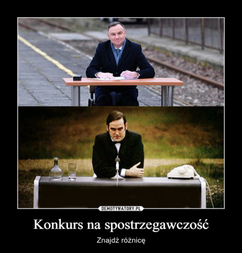 Mem po podpisaniu ustawy przez prezydenta Andrzeja Dudę na peronie kolejowym 