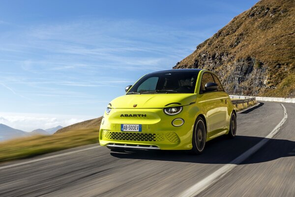 Miniatura: Nowy Abarth 500e