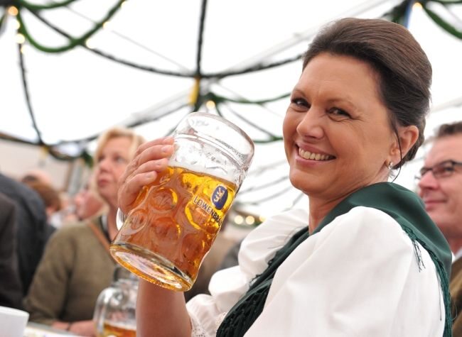 Kto piwo lubi - jedzie do Monachium (fot.  EPA/MARC MUELLER/PAP)