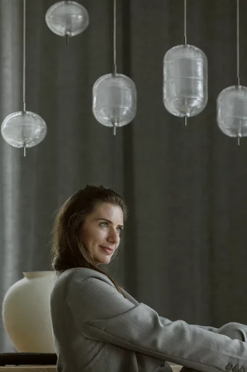 Dom pod Krakowem zaprojektowany przez Martę Palę-Szczerbak (Minimoo) to przykład minimalistycznego wnętrza, w którym główną rolę odgrywają naturalne materiały i bliskość natury 