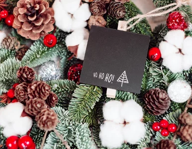 Miniatura: Hit świąt za grosze! Zrób stroik z szyszek...