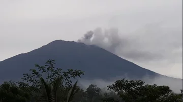 Erupcja wulkanu Agung 