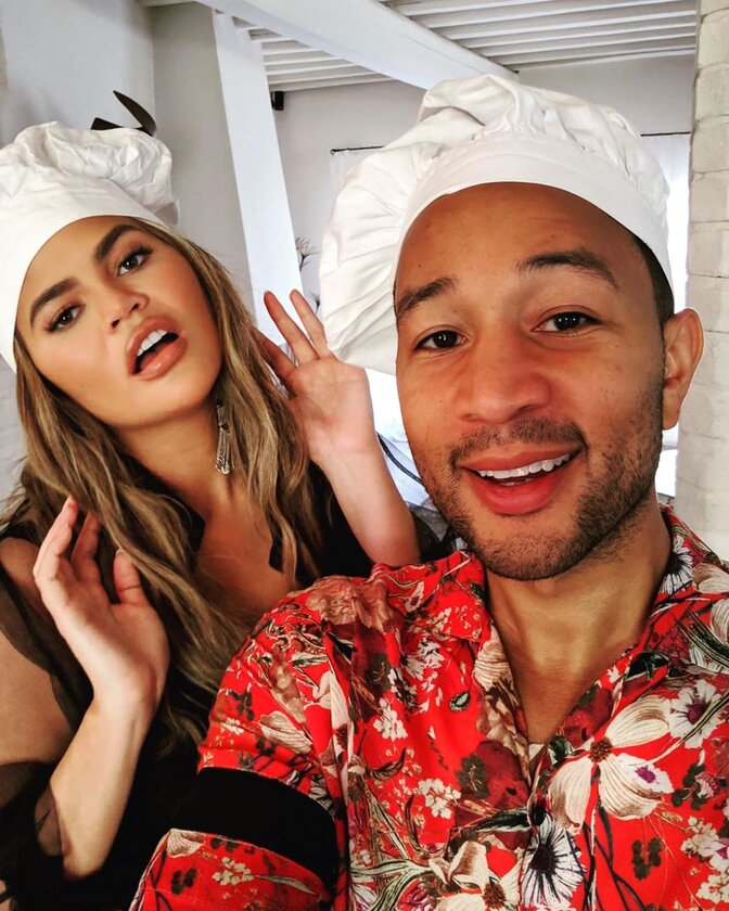 Chrissy Teigen z rodziną 