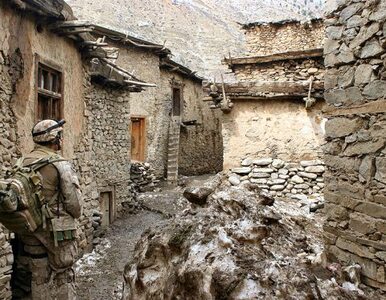 Miniatura: Baza NATO pod ostrzałem talibów