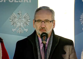 Koronawirus Polska. Adam Niedzielski o spadku zakażeń i skuteczności...