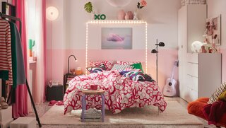 Nowa kolekcja IKEA łączy intensywne kolory, organiczne formy i&nbsp;funkcjonalne rozwiązania, tworząc wnętrza sprzyjające codziennemu dobrostanowi