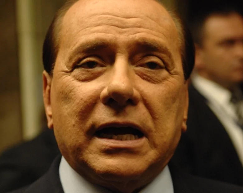 Miniatura: Berlusconi podrywa albańskie dziennikarki