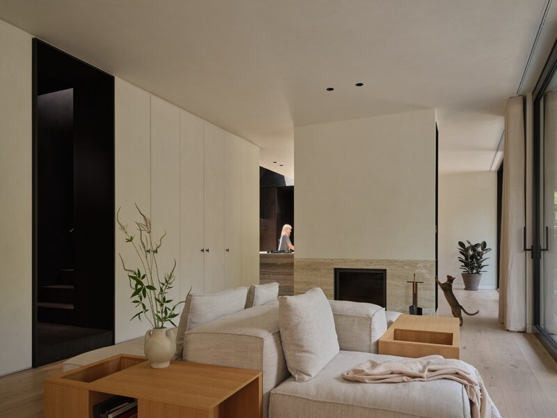 Dom z czarną kuchnią, projekt Batay-Csorba Architects