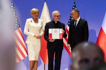 Prezydent RP Andrzej Duda i pierwsza dama RP Agata Kornhauser-Duda na ceremonii wręczenia odznaczeń państwowych podczas spotkania z przedstawicielami Polonii w Nowym Jorku 