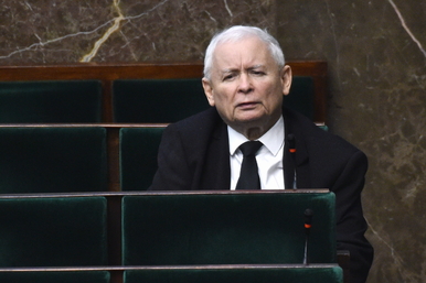 Kaczyński spełnił prośbę Sikorskiego. Przelał 50 tys. złotych