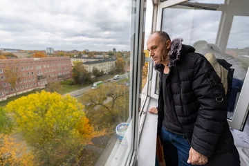 Irakijczyk Sabah i jego rodzina w Eisenhüttenstadt Irakijczyk Sabah, jego żona i dzieci w pomieszczeniach socjalnych w Eisenhüttenstadt