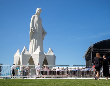 Miniatura: Gigantyczny pomnik Matki Boskiej...