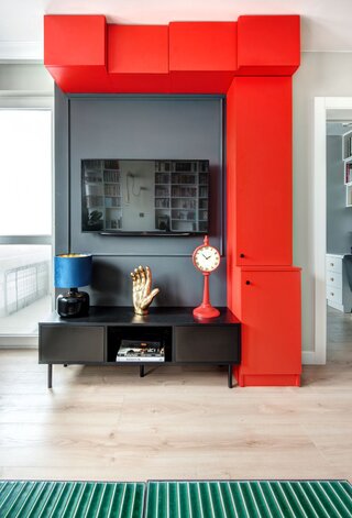 W małym mieszkaniu po babci zamieszkał… Almodóvar!