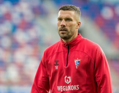 Miniatura: Lukas Podolski sfrustrowany po meczu...
