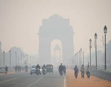 Miniatura: Smog sparaliżował Indie. Zamknięto szkoły...