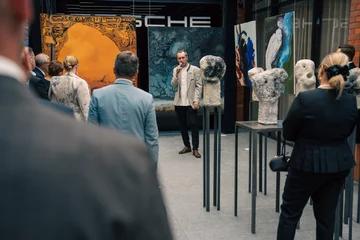 Jubileusz 21-lecia HOLA Design był okazją do spotkania przedstawicieli świata architektury, designu, sztuki i rynku nieruchomości. Wieczór zainaugurował nowy cykl wydarzeń poświęconych współczesnej architekturze, wzornictwu i stylowi życia 