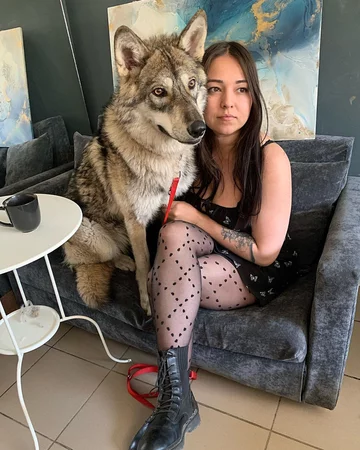 Alida i jej wilczyca Kira 